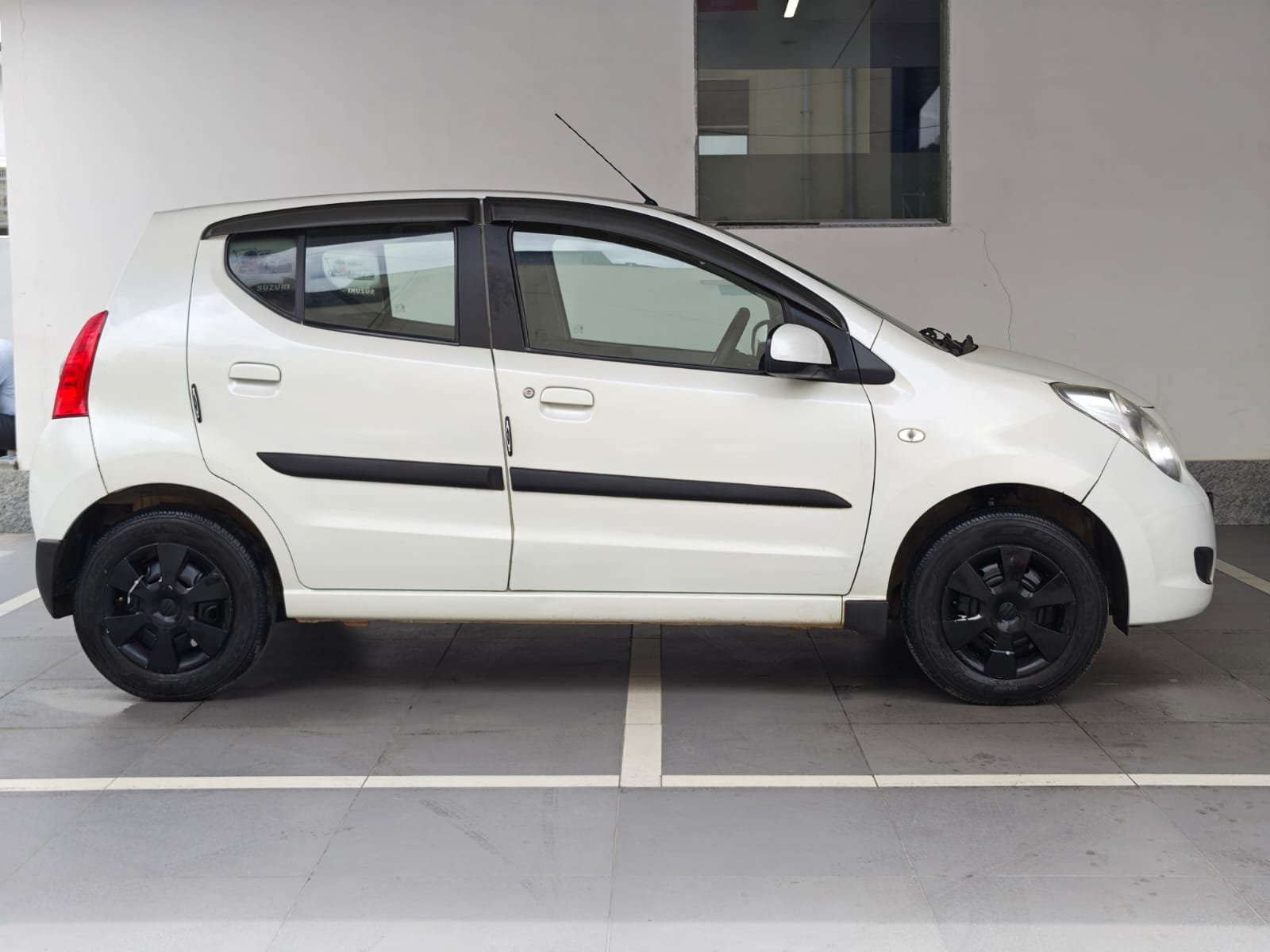 MARUTI SUZUKI A STAR ZXI